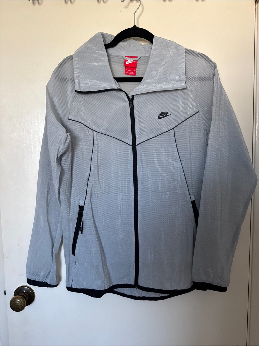 Nike Women’s Light Gray Windbreaker Jacket GUC size M